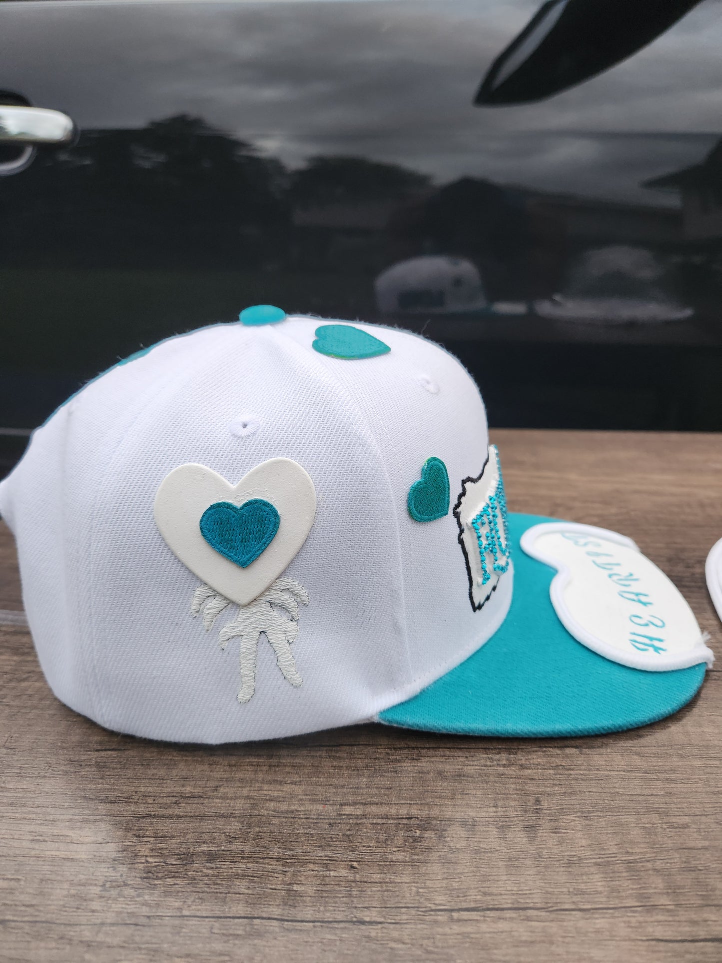 đ Flowatious⢠âHeartistâ Snapback â For Those Who Paint Life with Love