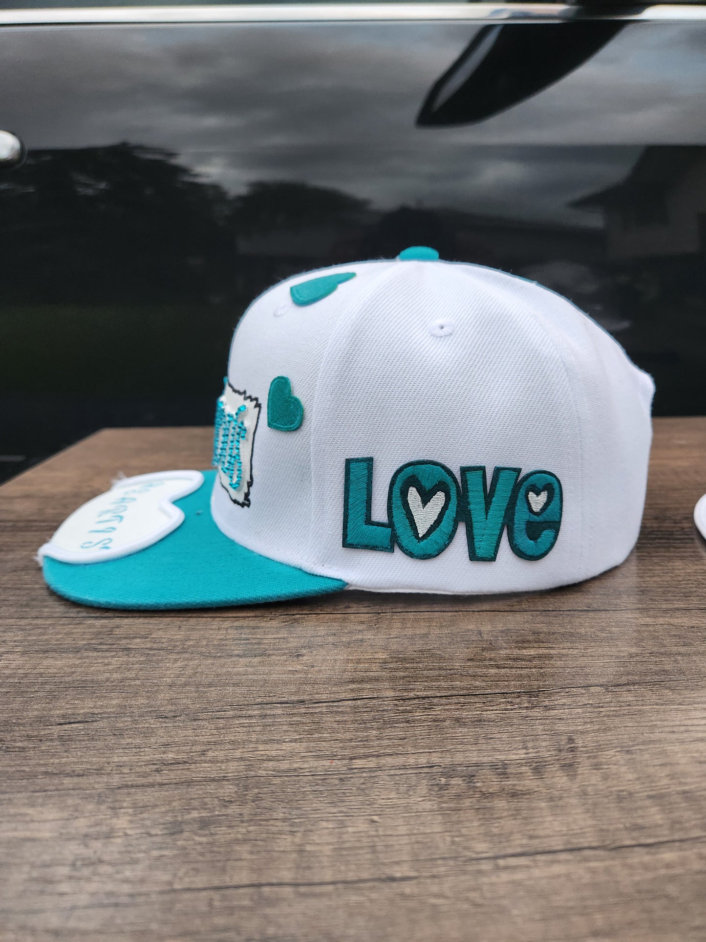đ Flowatious⢠âHeartistâ Snapback â For Those Who Paint Life with Love